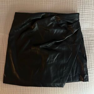 Aritzia Wilfred Angie Vegan Leather Skirt